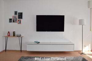 TV- Wand im Altholz-Stil